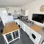 4 Pieces Avec Parking, Piscine Et Proche Au Cap D'agde - Fr-1-702-19 Agde