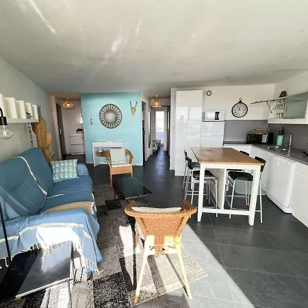 4 Pieces Avec Parking, Piscine Et Proche Au Cap D'agde - Fr-1-702-19 *