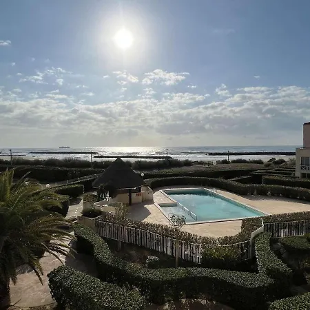 4 Pieces Avec Parking, Piscine Et Proche Au Cap D'agde - Fr-1-702-19 *