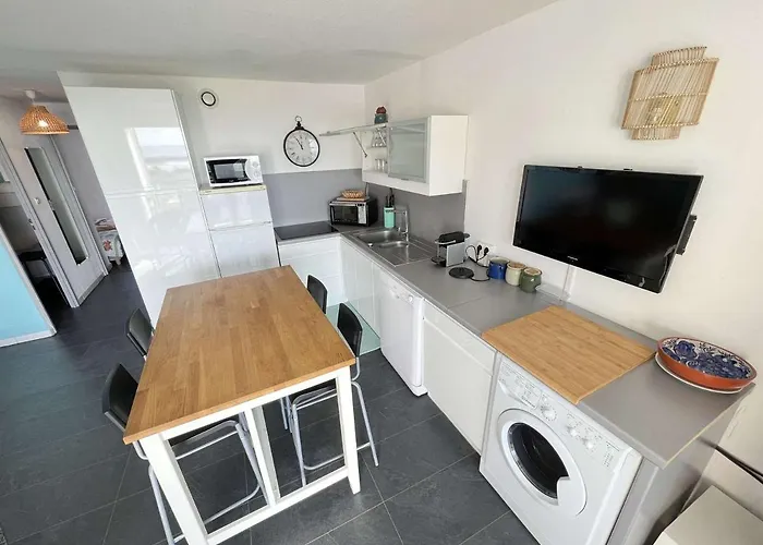 4 Pieces Avec Parking, Piscine Et Proche Au Cap D'agde - Fr-1-702-19 Агд