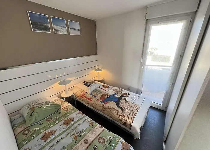 4 Pieces Avec Parking, Piscine Et Proche Au Cap D'agde - Fr-1-702-19