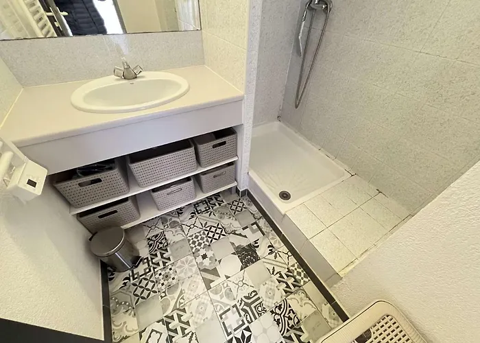 4 Pieces Avec Parking, Piscine Et Proche Au Cap D'agde - Fr-1-702-19 Апартаменти